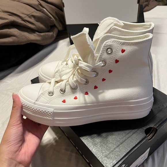 Converse Shoes - women’s converse valentine’s edition 2022 7.5w